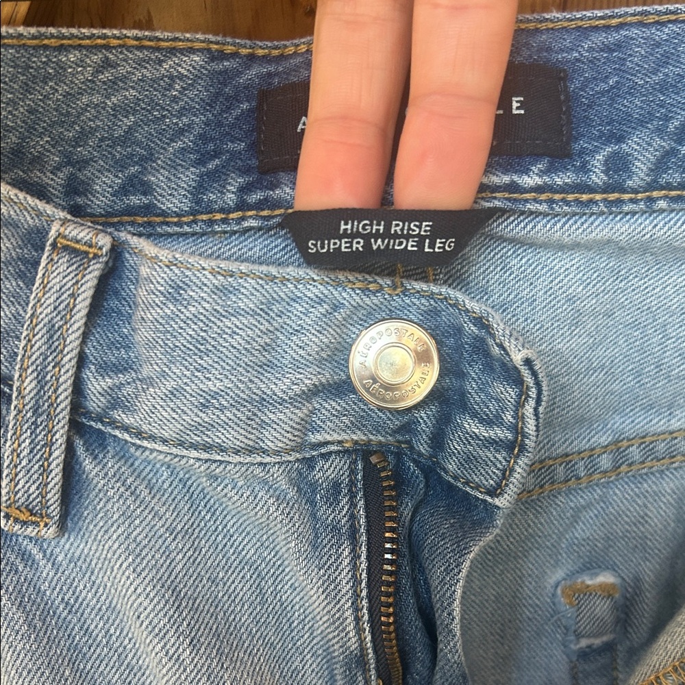 Women’s Aeropostale High-rise, super wide leg, light-washed, distressed jeans 10 - Picture 11 of 12